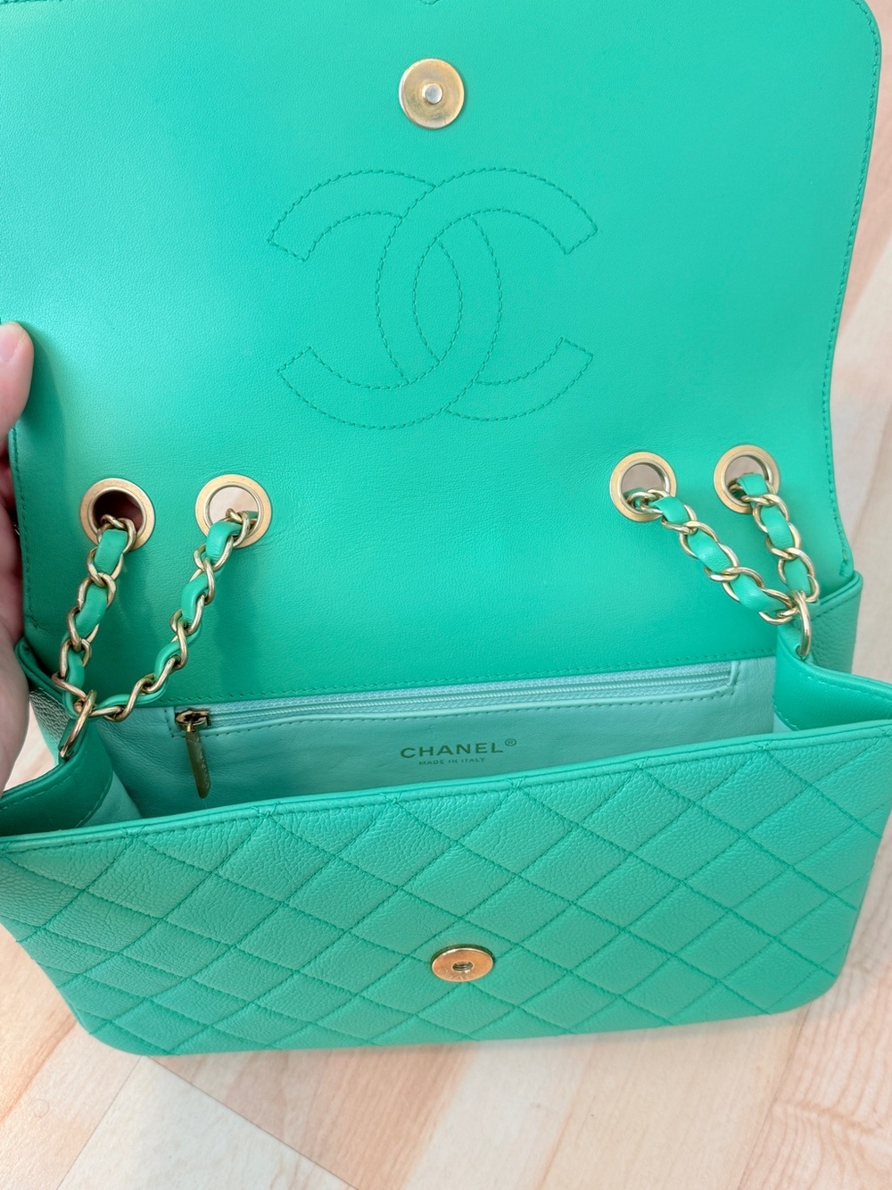 CHANEL Filigree Flap bag, quilted caviar, medium, green - Picture 4 of 13
